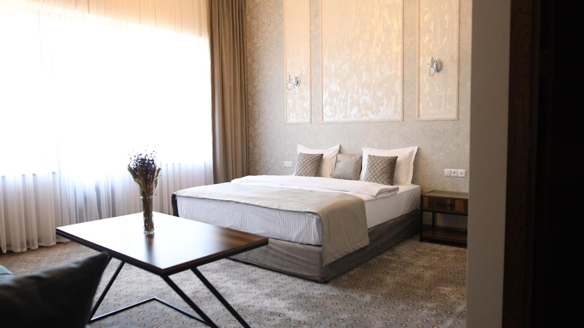 Bmg Hotel By Grigoryans Group Gorisz Kültér fotó
