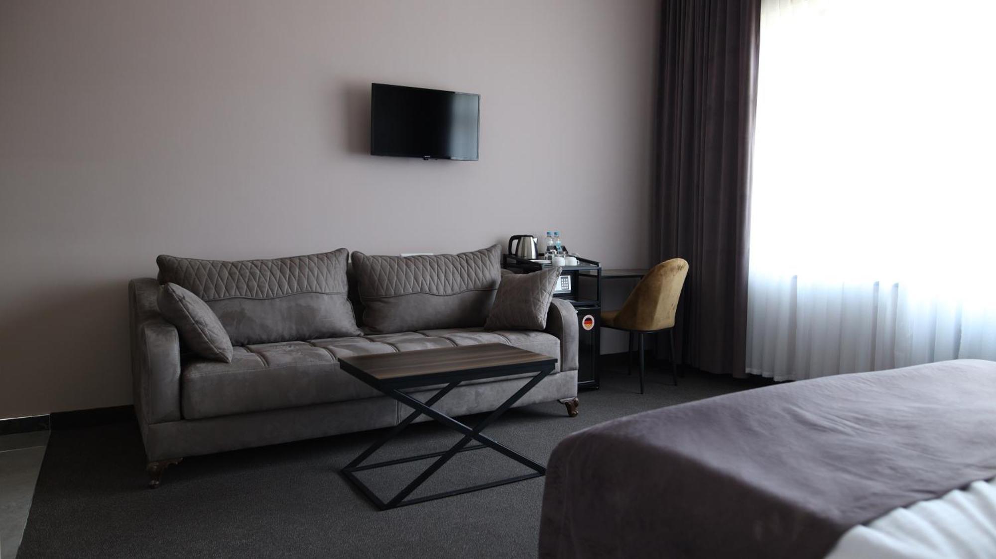 Bmg Hotel By Grigoryans Group Gorisz Kültér fotó