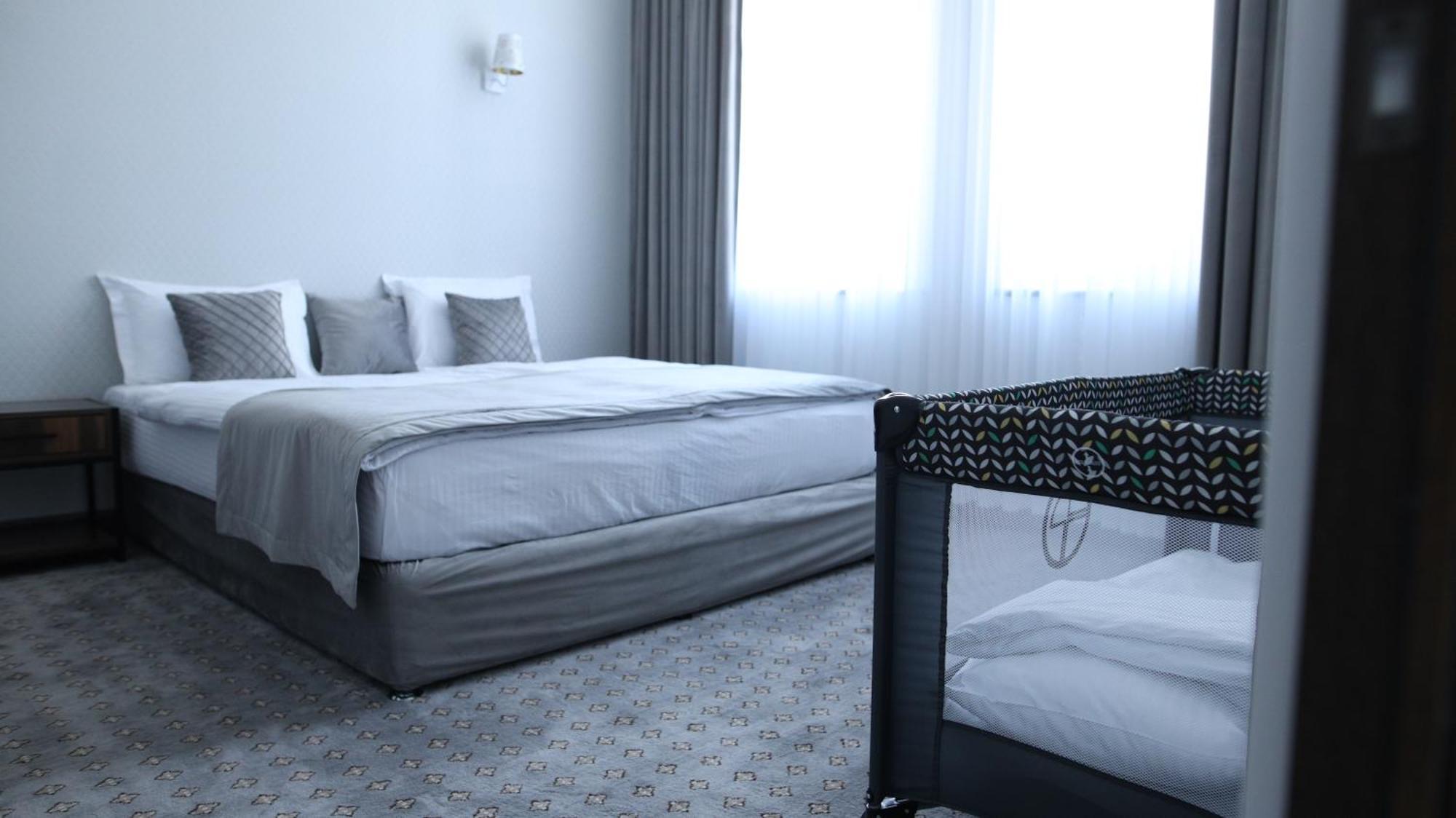 Bmg Hotel By Grigoryans Group Gorisz Kültér fotó
