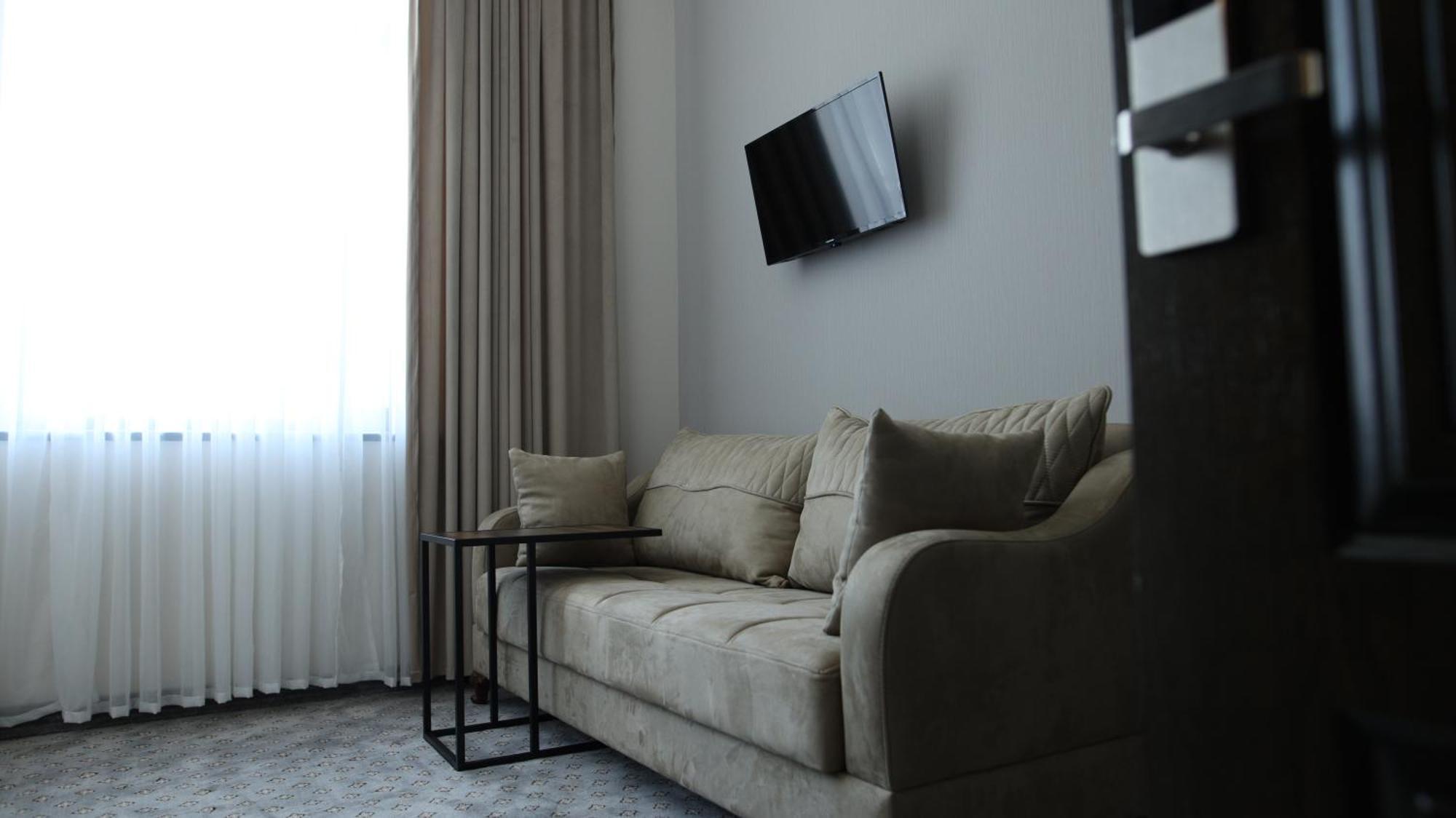 Bmg Hotel By Grigoryans Group Gorisz Kültér fotó