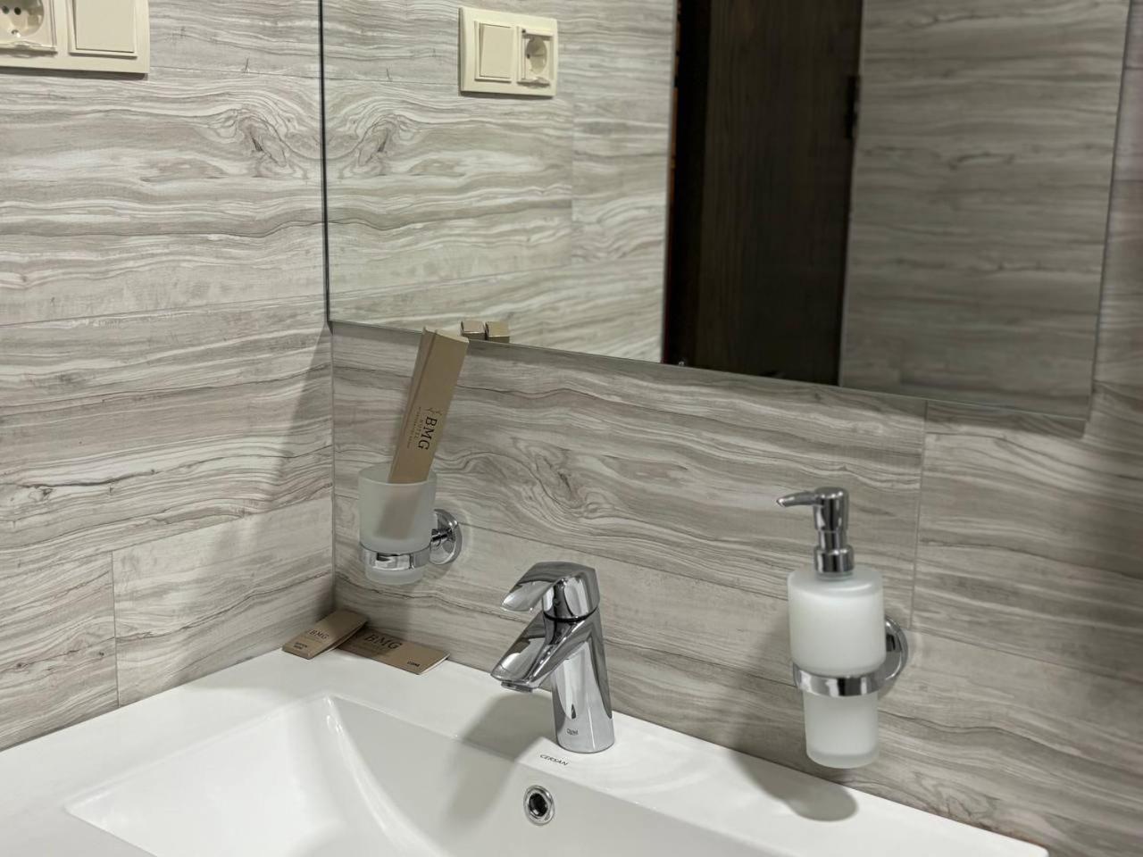 Bmg Hotel By Grigoryans Group Gorisz Kültér fotó